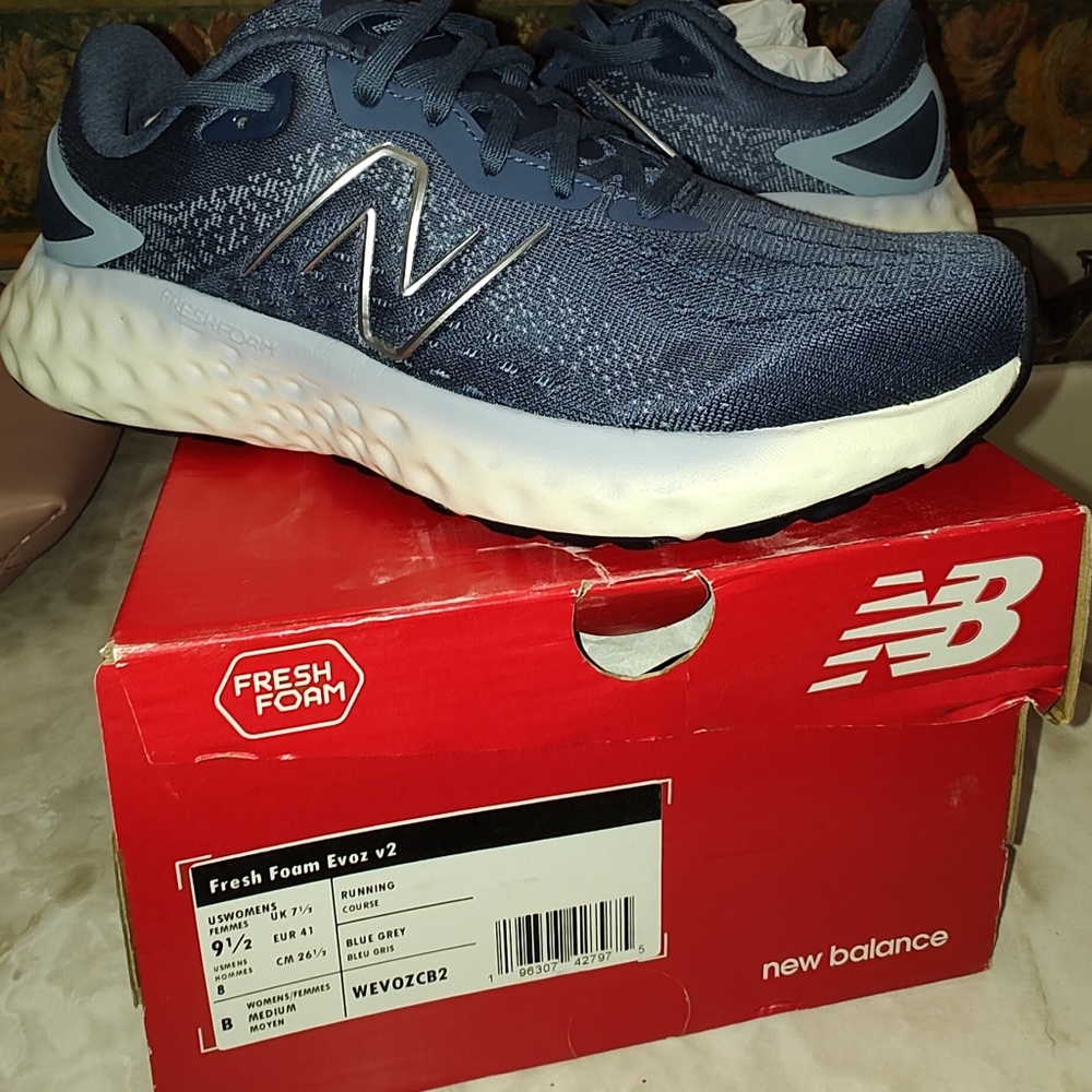 New Balance Women's Fresh Foam EVOZV2 Running Shoe Size 9.5 Brand New